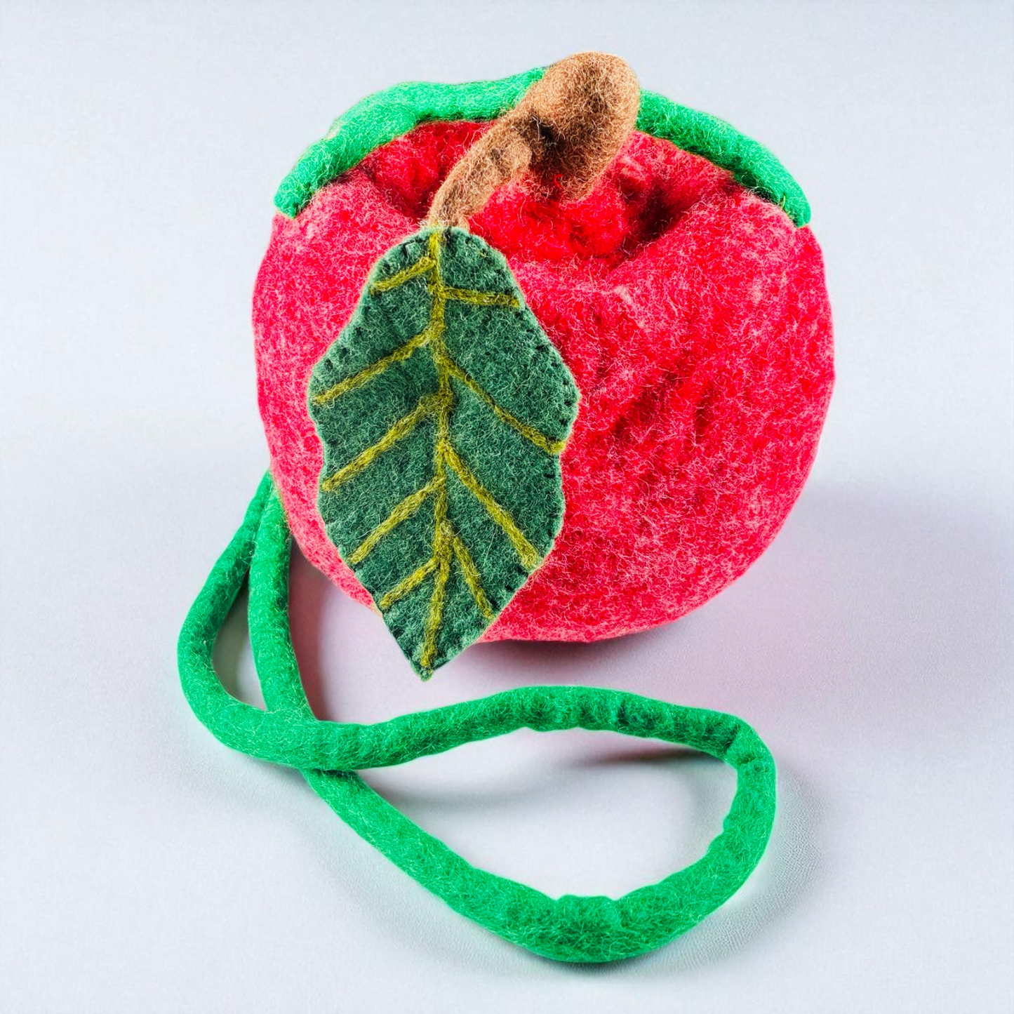 りんごの羊毛ショルダーバッグ