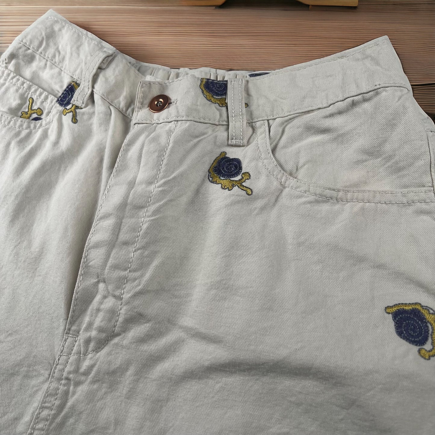 でんでんむしの刺繍パンツ